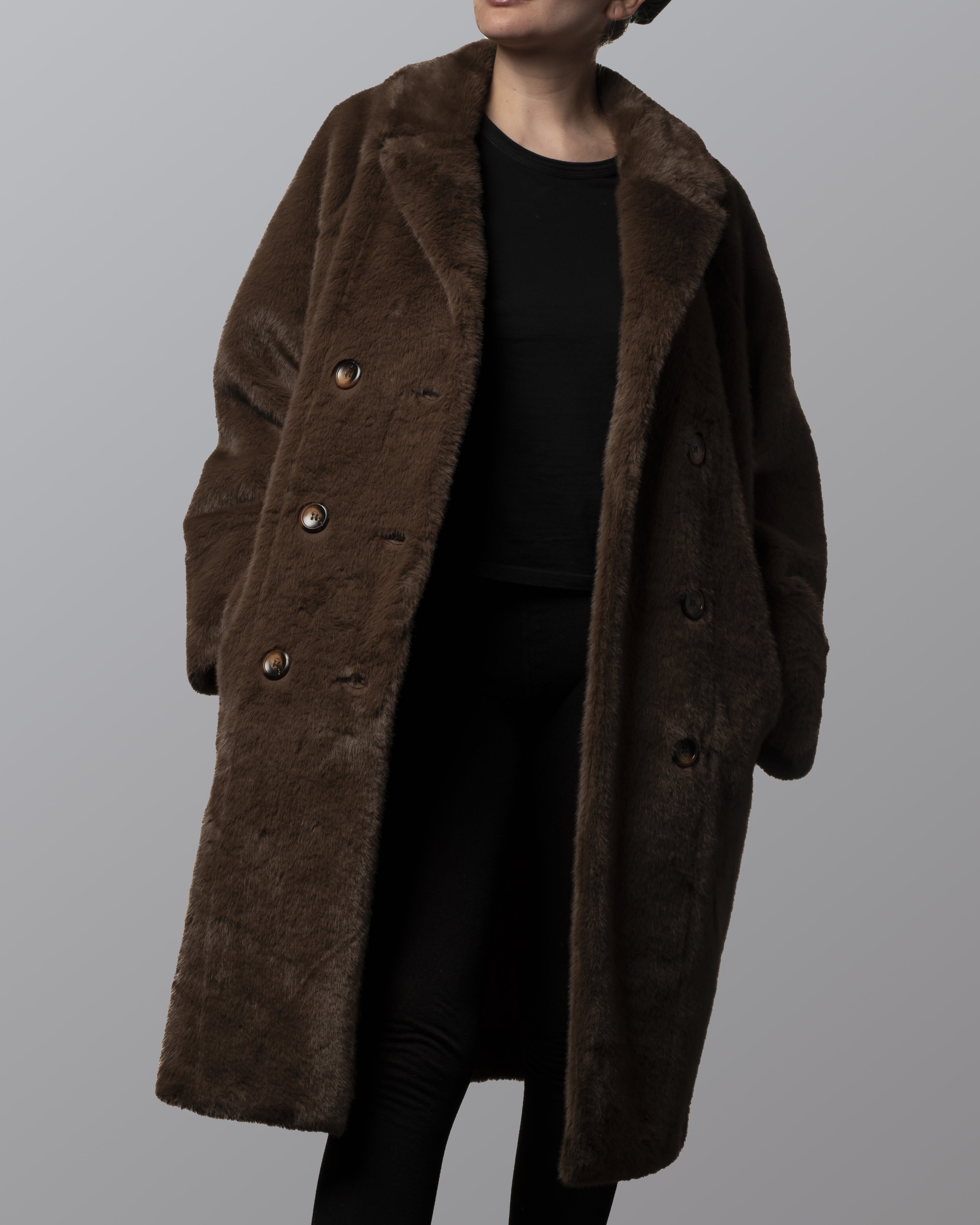 Abrigo oversize piel café