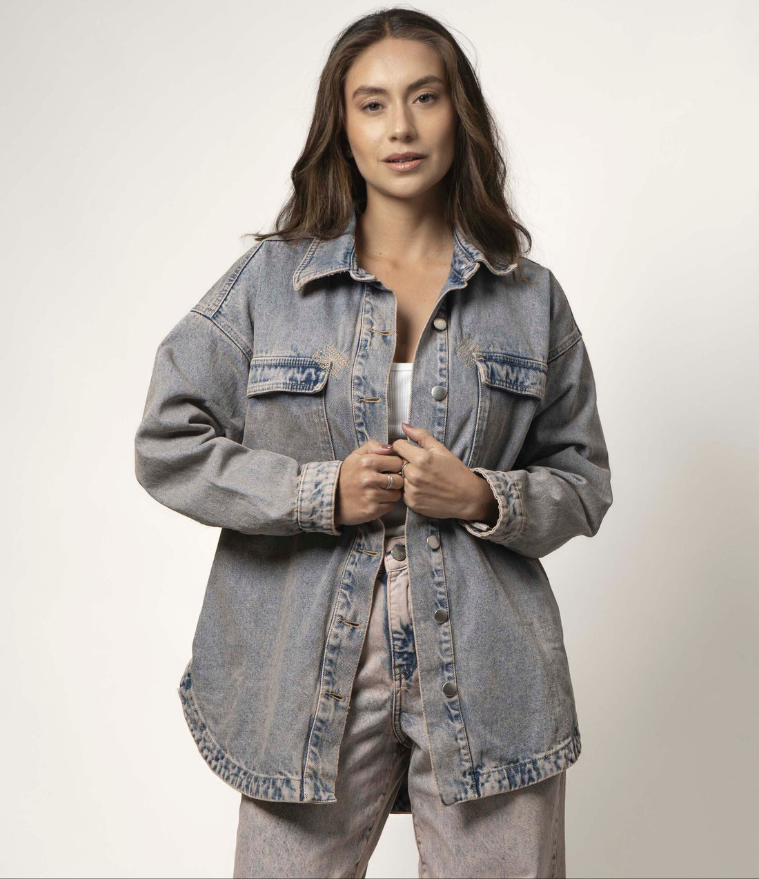 Sobrecamisa oversize contraste rosa