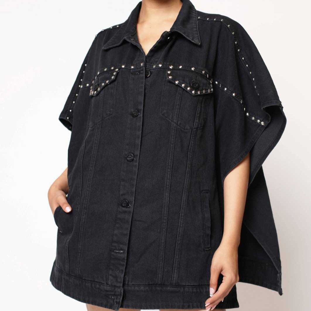 Chaqueta Capa con Tachas Plata