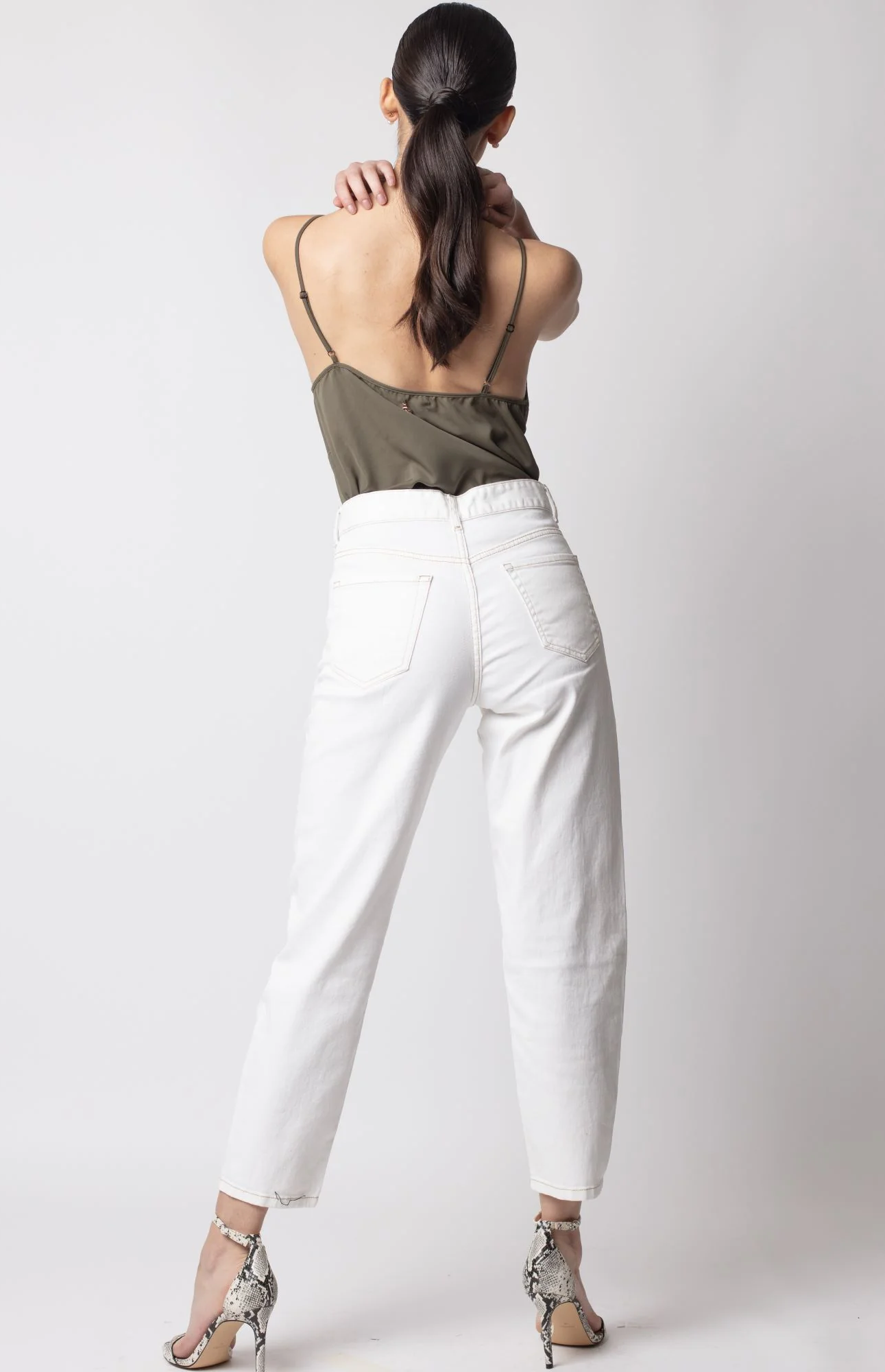 Jeans mom Olivia Crudo