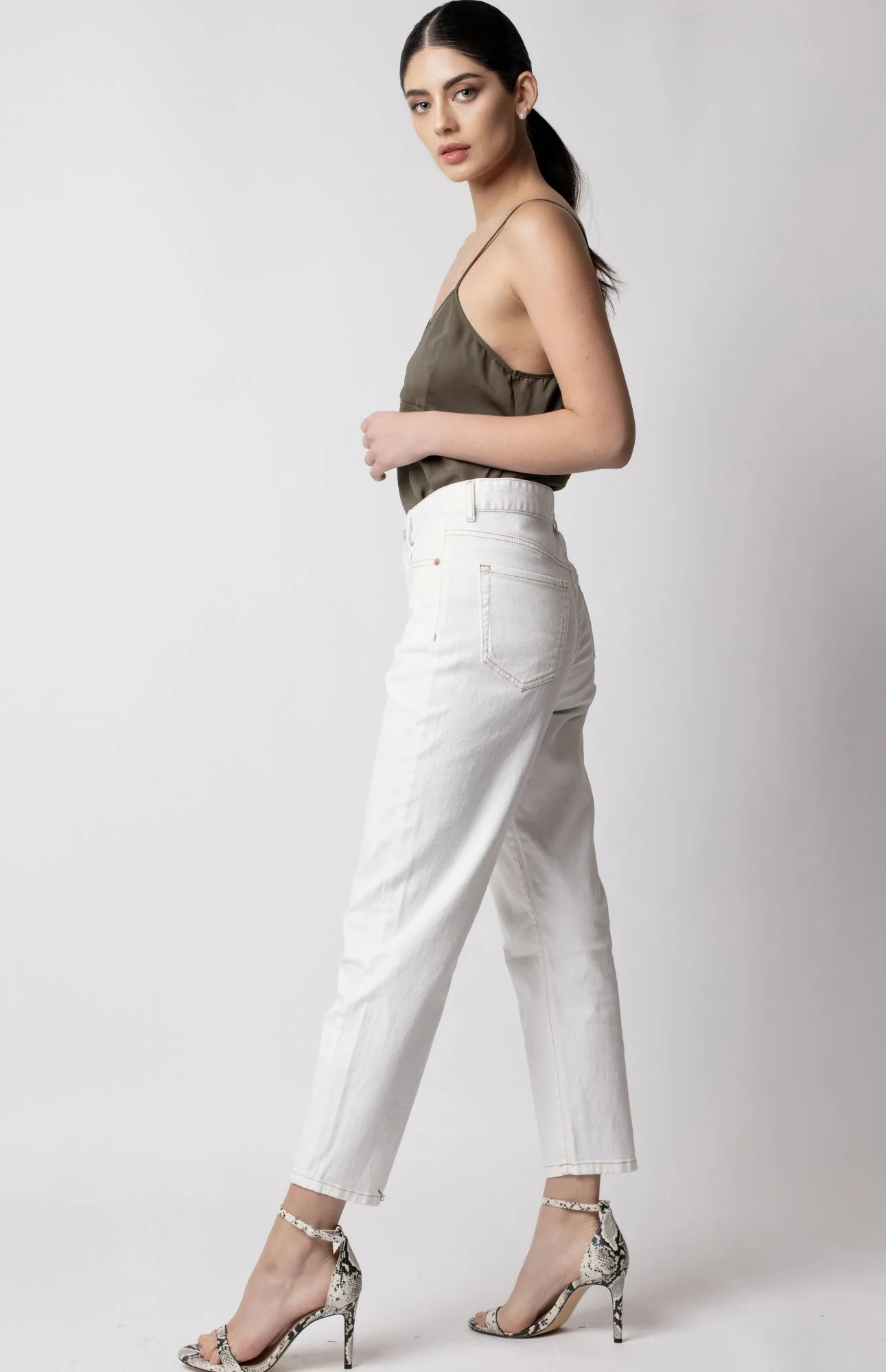 Jeans mom Olivia Crudo